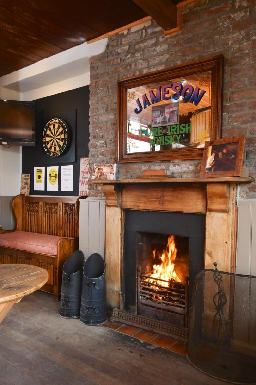 Carew Inn Εξωτερικό φωτογραφία