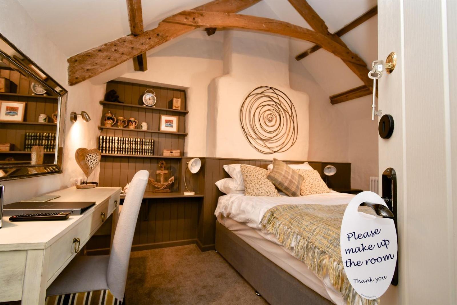 Carew Inn Εξωτερικό φωτογραφία