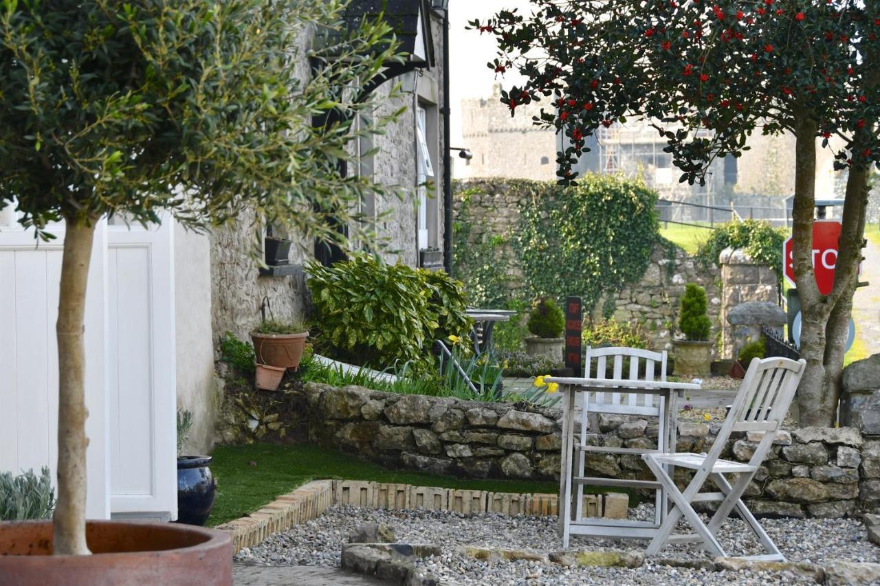 Carew Inn Εξωτερικό φωτογραφία
